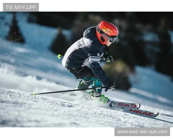 冰雪运动设备升级，滑雪服助力寒冷环境下的运动表现，冰道滑雪服